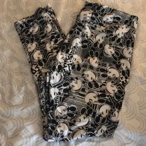 Lularoe TC leggings worn in like new condition -